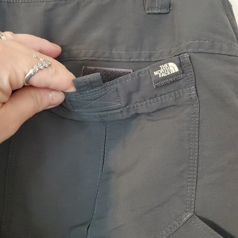 The North Face 11' Nylon Hiking Shorts Size 32 Grey Pockets Gorpcore Streetwear